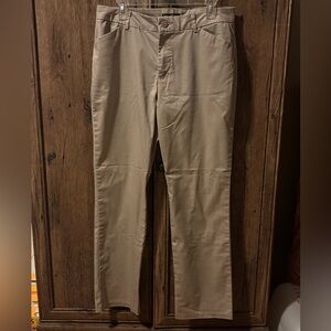 Lee Relaxed Fit, Straight Leg, Mid-rise Pant in Khaki, size 12